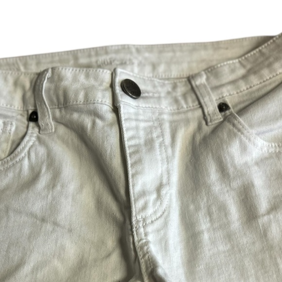 Kut Women's White Denim Cut-Off Shorts‎ Frayed Hem Size 2 Casual - Picture 3 of 11